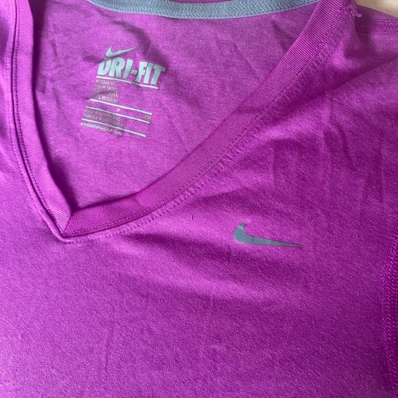 Pink size small Nike T shirt - Picture 2 of 3